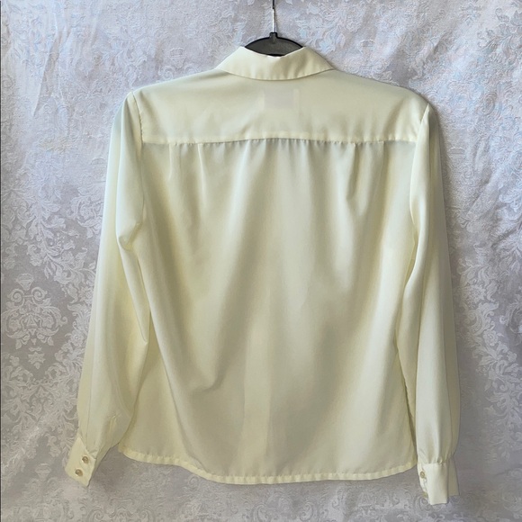 Vintage 1970’s Pendleton Women's Light Yellow Button Down Shirt. - Picture 2 of 5